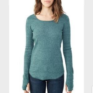 ALTERNATIVE Thumb Holes Top